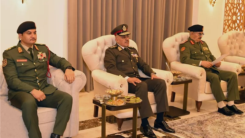 الفريق أحمد خليفة يعود إلى أرض الوطن عقب انتهاء زيارته الرسمية لدولة ليبيا