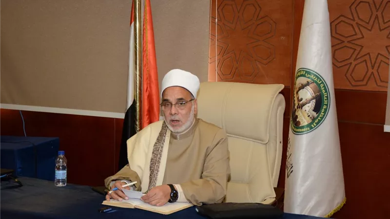 عميد كلية الدعوة الأسبق بالأزهر يفجر مفاجأة عن «المتجاوز» بحق والدي النبي