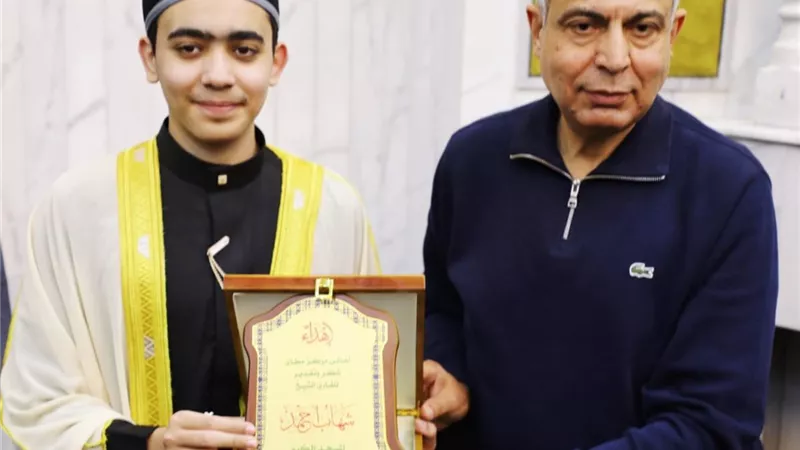 محافظ المنيا يكرم القارئ شهاب أحمد حسن لتفوقه في حفظ وتلاوة القرآن