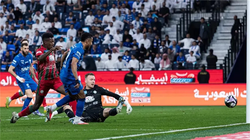 الهلال يقبض على صدارة الدوري السعودي بثنائية في الاتفاق