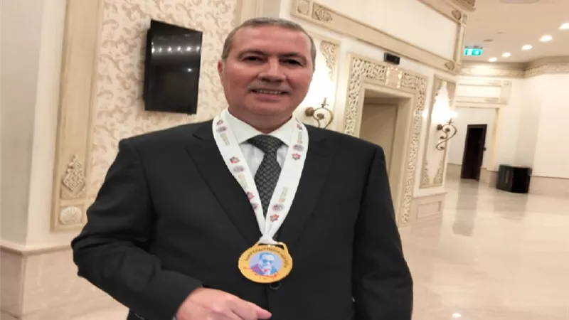 الأديب نزار شقرون: فوزي بجائزة نجيب محفوظ مفاجأة.. ولا أسعى وراء الجوائز