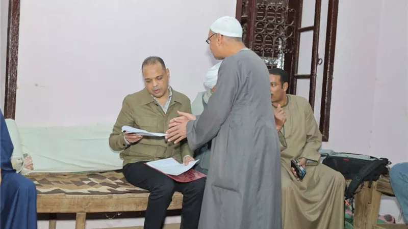 في أولى جولاته.. الصرف الصحي والوحدة الصحية على رأس مطالب النائب أحمد آدم