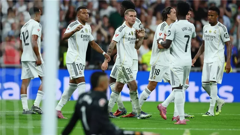 أزمة دفاعية تضرب ريال مدريد قبل مواجهة بنفيكا بدوري أبطال أوروبا 