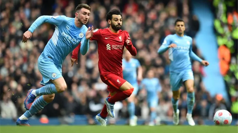 إيميريك لابورت يفضل محمد صلاح على نجوم كبار بينهم سواريز وهاري كين