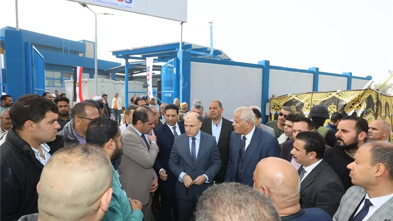 محافظ كفر الشيخ يستمع لطلبات أهالي متبول خلال جولته الميدانية