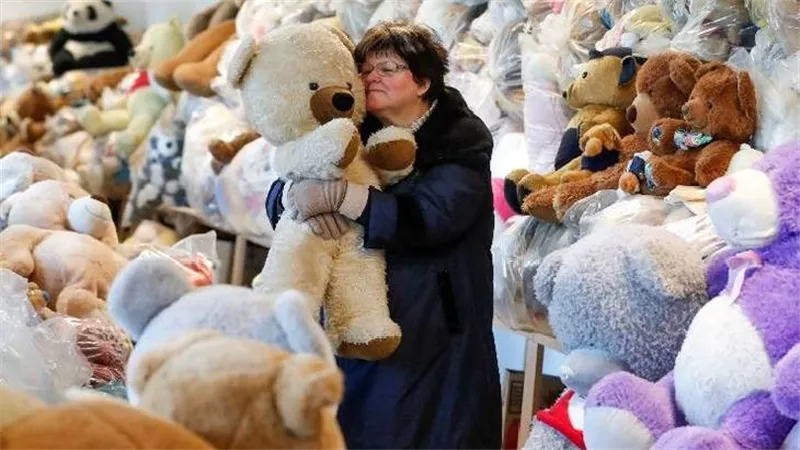 عيد الحب بلا دباديب... كساد في السوق بسبب رمضان والموسم الدراسي