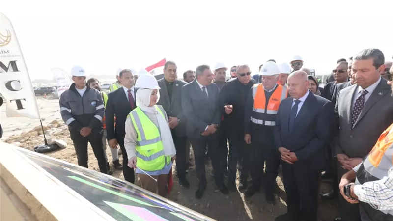 وزير النقل يتفقد المشروعات الجاري تنفيذها بميناء دمياط|صور 