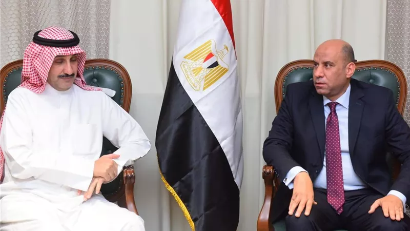 فايز المطيري يهنئ حسن رداد بتوليه وزارة العمل.. ويؤكد دعم التعاون العربي