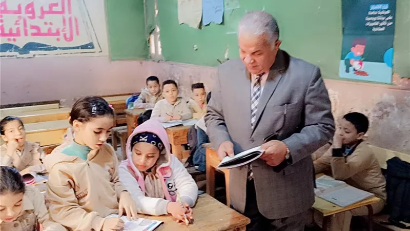 جولة تفقدية لوكيل «تعليم الفيوم» داخل الفصول بعدد من مدارس المحافظة 