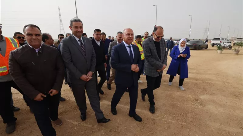 وزير النقل يتفقد مشروع ازدواج ورفع كفاءة طريق دمياط الشرقي