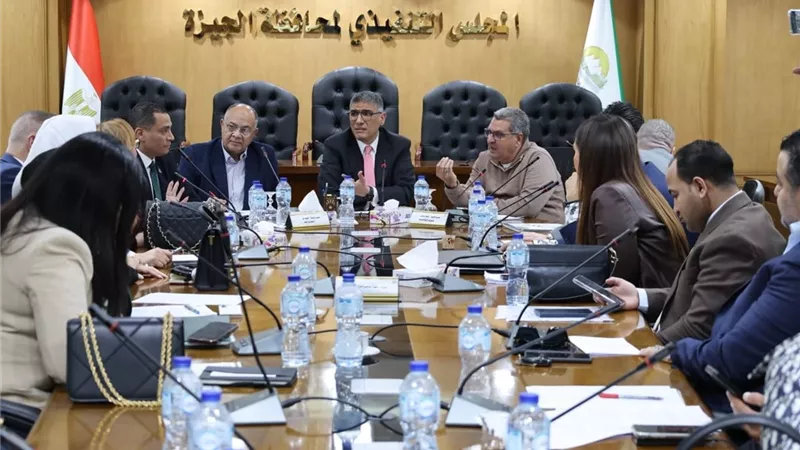 محافظ الجيزة يبحث مع النواب ملفات التعليم والصرف والنقل| و400 رخصة لأكتوبر