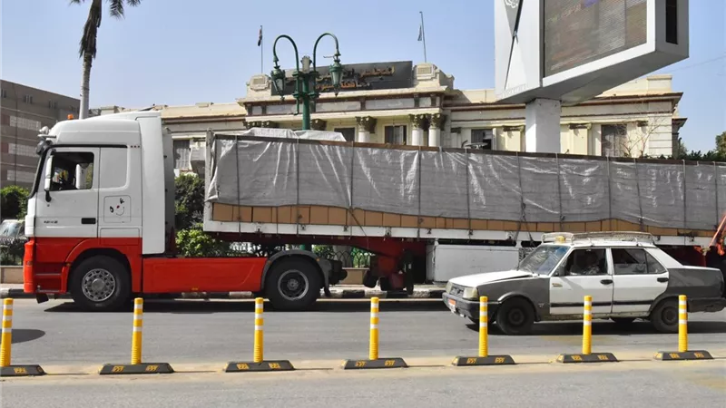 محافظة أسيوط تتسلم 950 كرتونة مواد غذائية تبرعات تمهيدًا لتوزيعها 