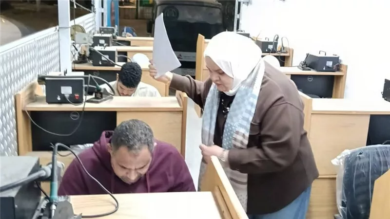 مديرية العمل بالإسماعيلية تختتم دورة اللغة الإنجليزية بالوحدة المتنقلة