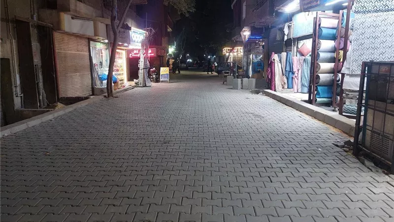 محافظ الجيزة يتابع تطوير ورصف شوارع حي العمرانية لتحسين البنية التحتية 