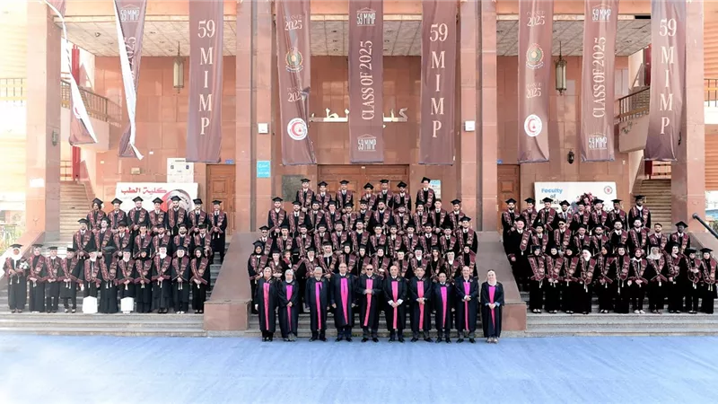 رئيس جامعة المنصورة يشهد تخريج الطلاب الوافدين من الدفعة «59» 