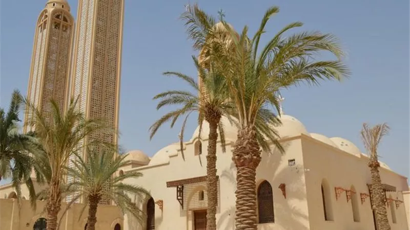 من «مغارة» لـكنائس السواح.. أسرار دير الأنبا صموئيل المعترف بالمنيا