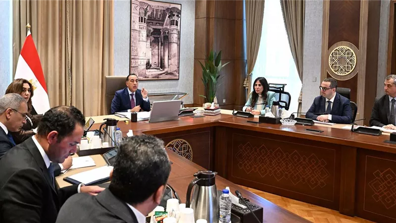 رئيس الوزراء يستعرض موقف التصالح ومخططات الأحوزة العمرانية