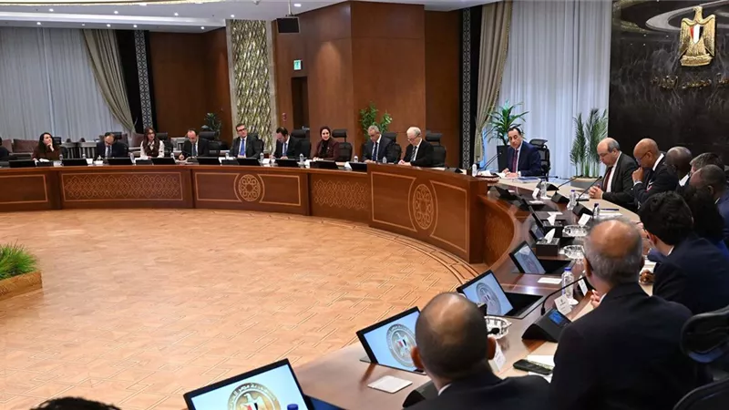 رئيس الوزراء يتابع ملف تشغيل المطارات بالشراكة مع القطاع الخاص