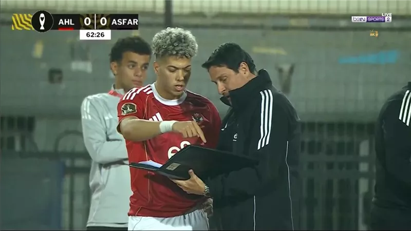 انظرو من عاد.. إمام عاشور يشارك مع الأهلي ضد الجيش الملكي بعد غياب طويل