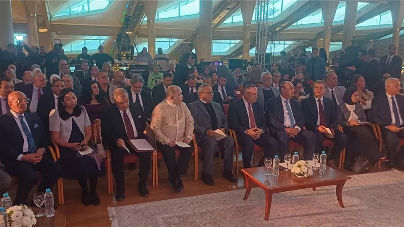 لفتة مؤثرة خلال حفل جائزة مكتبة الإسكندرية العالمية 