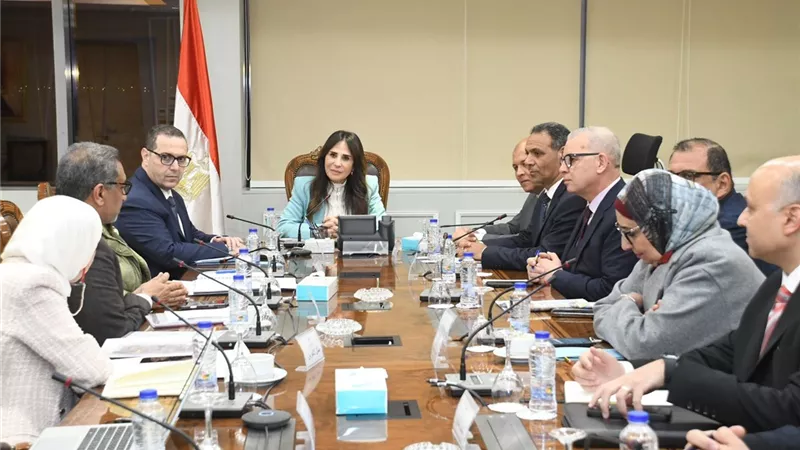 «الإسكان» تبحث تعزيز مبيعات وتسويق مشروعات المدن الجديدة مع توريك