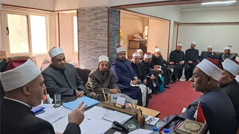 وكيل «أوقاف أسيوط» يجتمع بمديري الإدارات ويوجه بتهيئة المساجد لشهر رمضان