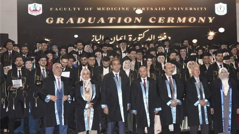 تفاصيل حضور رئيس جامعة بورسعيد بحفل تخرج الدفعة الثامنة بكلية الطب