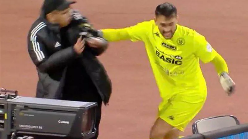 سيارة هدية لحامل كرات بعد التعدي عليه في الدوري السعودي