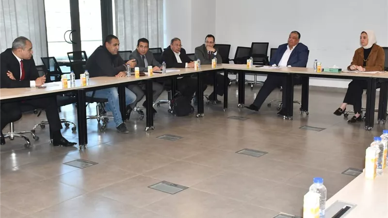 مركز النانو تكنولوجي بعين شمس يناقش استكمال البنية التحتية وتفعيل الأنشطة