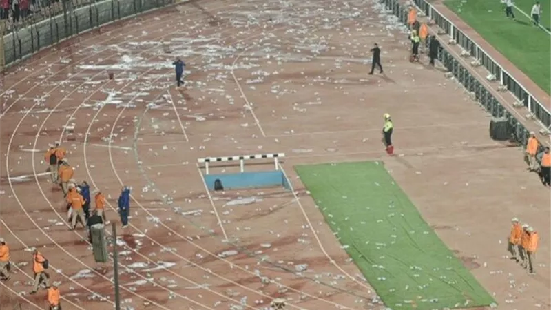خبير لوائح يكشف عن عقوبات الأهلي بسبب شغب الجماهير في مباراة الجيش الملكي