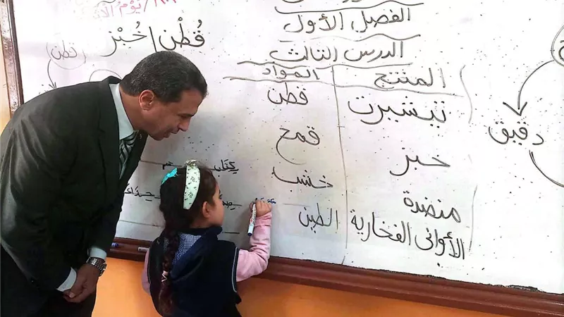 وكيل تعليم كفر الشيخ يوجه بتسجيل الغياب إلكترونيا خلال تفقده المدارس