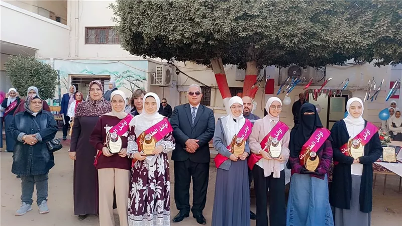 القبيصى: يكرم أوائل الطلاب ويفتتح معرض الأنشطة والوحدة المنتجة