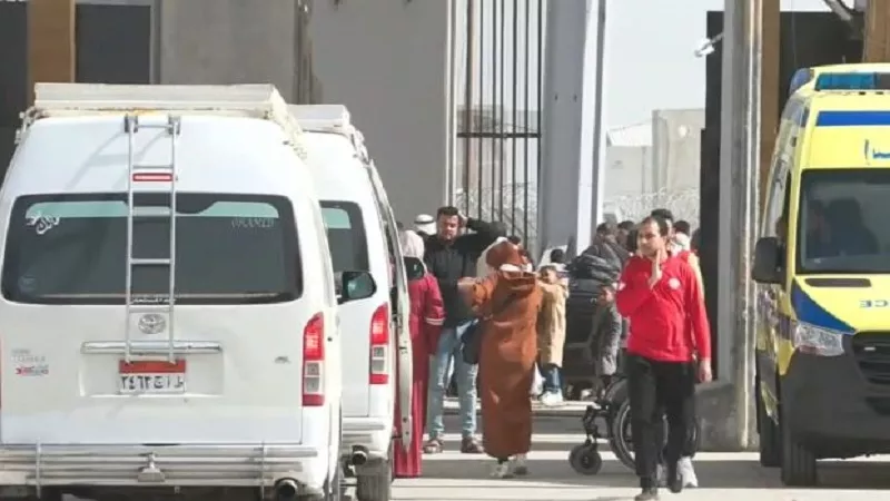 شريان الحياة.. معبر رفح يفتح ذراعه لاستقبال مصابي غزة ويودع العائدين
