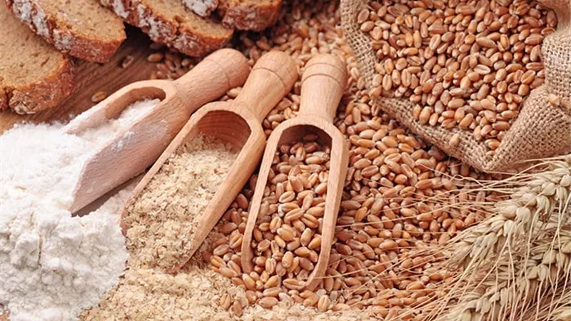 ضبط 14 طن دقيق مدعم بحوزة محتكري سلع