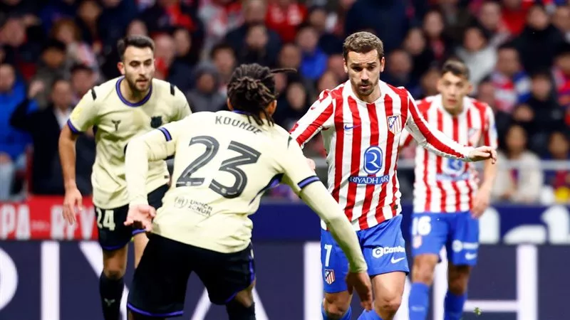 قبل إياب الكأس.. أتلتيكو مدريد يرد على احتجاجات برشلونة بشأن التحكيم