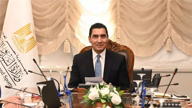 وزير الشباب والرياضة يناقش استعدادات تنفيذ ماراثون المتحف الكبير|صور