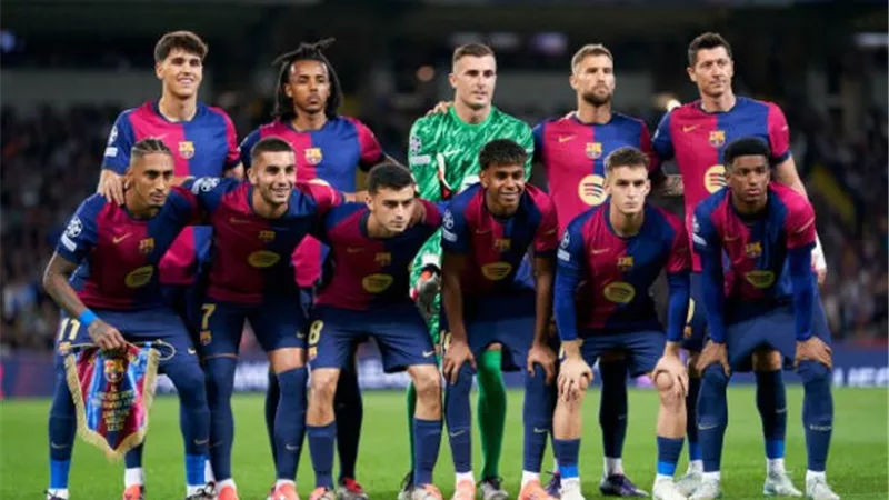 هانز فليك يعلن قائمة برشلونة لمواجهة جيرونا في الدوري الإسباني