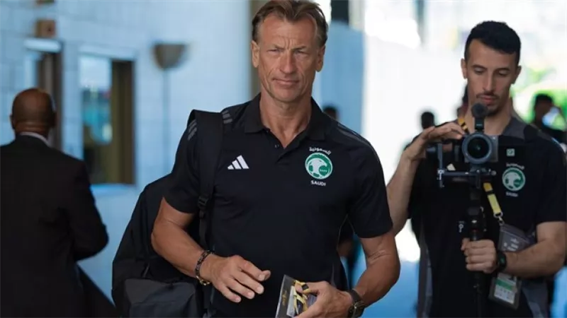 رينارد يتخذ قرارًا بشأن المنتخب السعودي قبل معسكر مارس