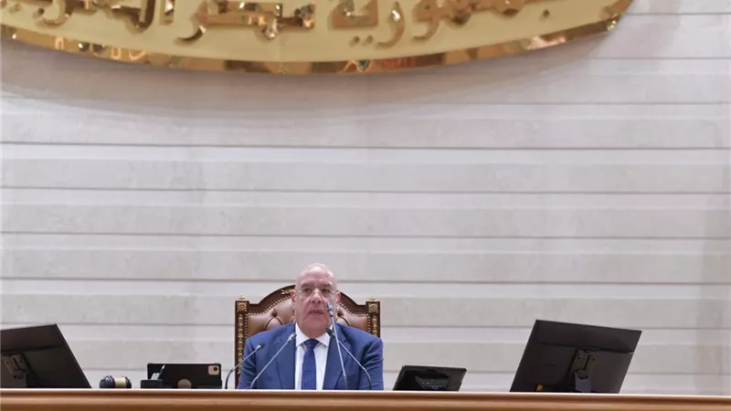 رئيس مجلس النواب يحذر الأعضاء من مخالفة ضوابط مناقشة القوانين 