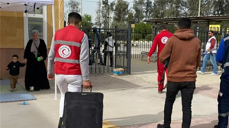 وصول دفعة جديدة من المصابين الفلسطينيين إلى معبر رفح لتلقي العلاج