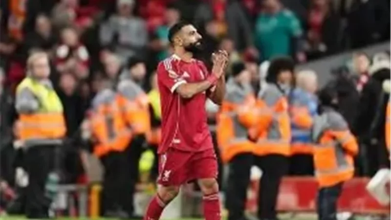 هل اقترب وقت الرحيل؟.. لحظة مؤثرة لمحمد صلاح مع جماهير ليفربول 