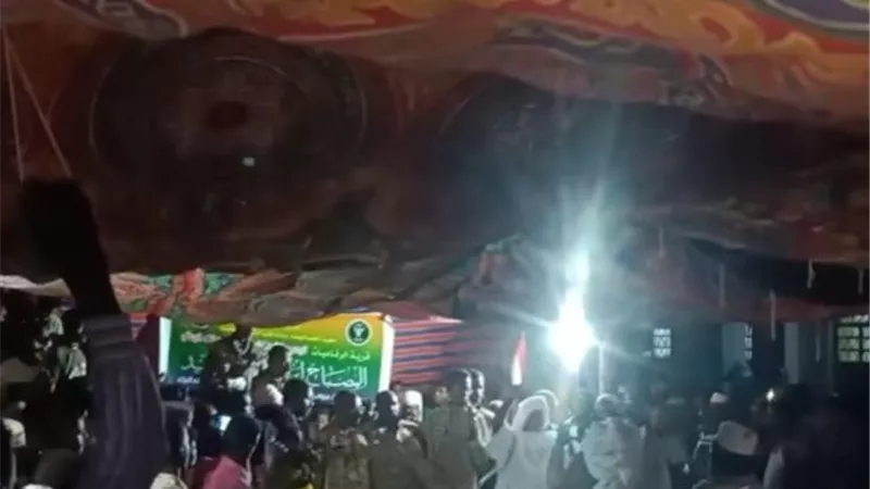 موقف محرج لقائد ميليشيا البراء في السودان خلال خطاب جماهيري