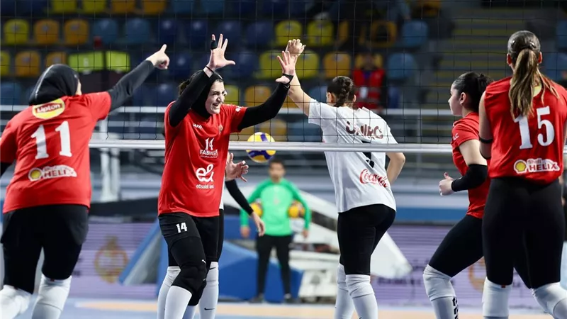 «سيدات طائرة الأهلي» يفوز على الزمالك ويتوج بكأس السوبر المصري