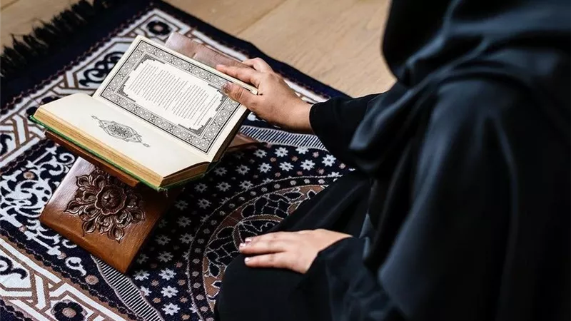 حكم استكمال ختمة القرآن مع دخول شهر رمضان 