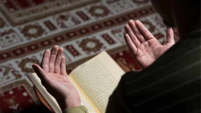 اغتنم ساعة الاستجابة في أول جمعة من رمضان بأدعية سهلة.. رددها