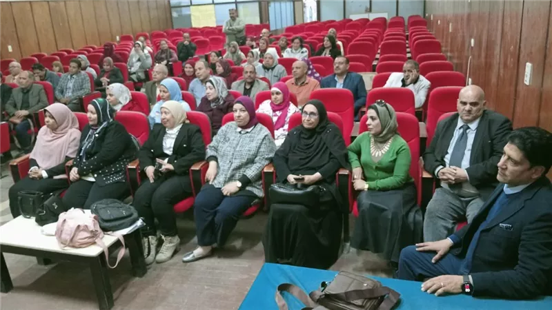 وكيل «تعليم أسيوط» يكرم مدربي البرنامج التدريبي «التعليم من أجل الغد»