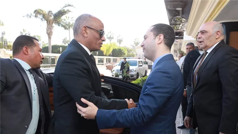 محافظ كفرالشيخ الجديد يصل الديوان العام ويباشر مهام منصبه