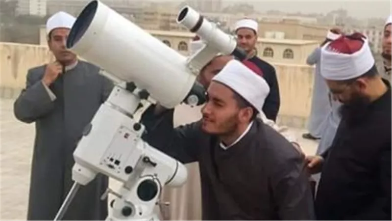 دعاء رؤية هلال شهر رمضان.. كلمات بسيطة ومجربة رددها الآن