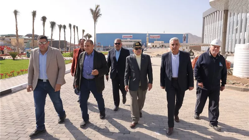 قناة السويس تنهي أعمال التجارب والتسليم للقاطرتين 