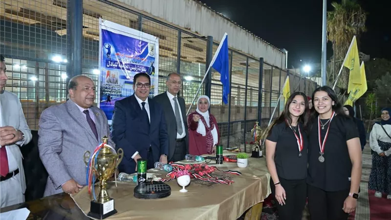 14 كلية تختتم بطولة كأس رئيس الجامعة للبادل بمشاركة طلابية واسعة
